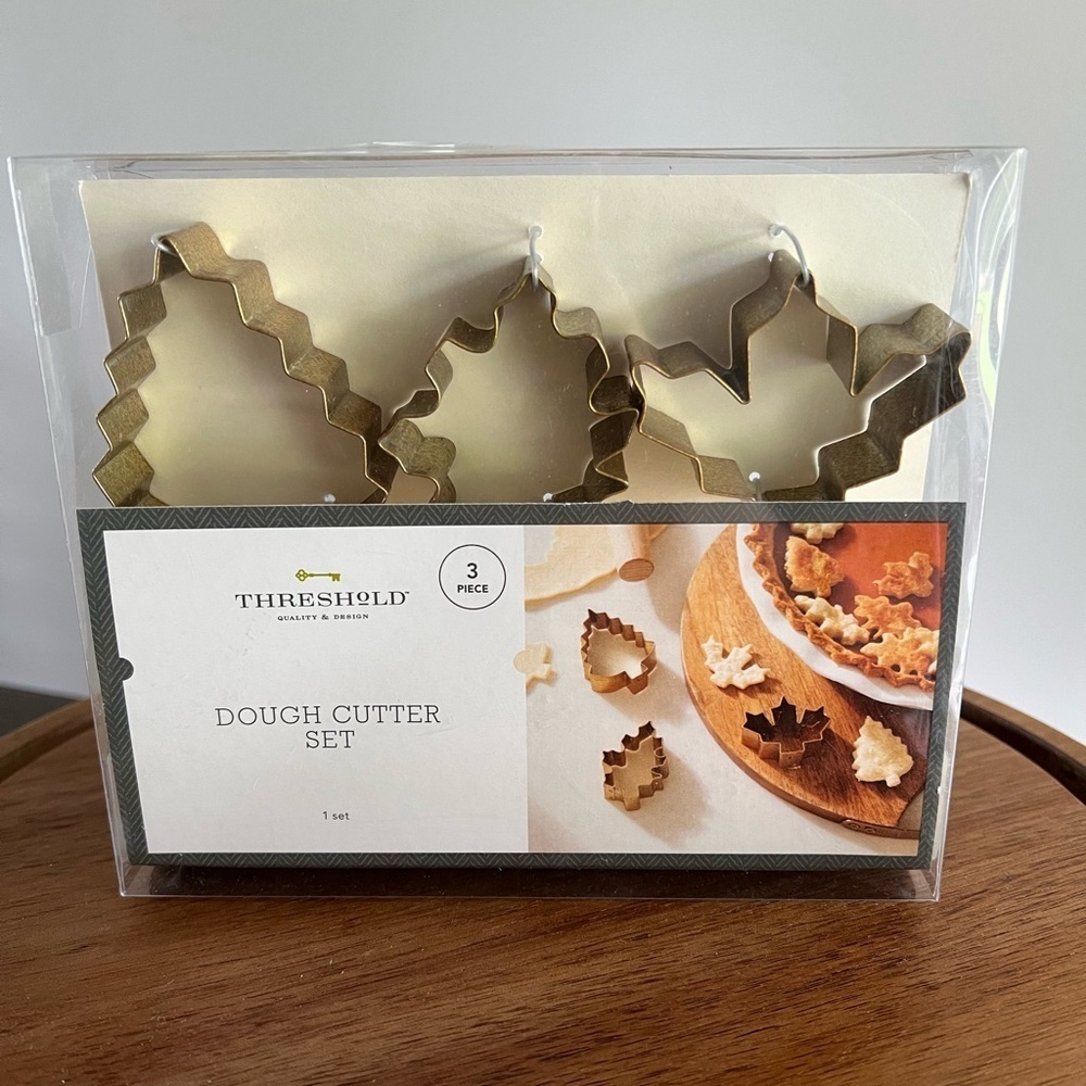 Cookie Cutters Set Leaves Ceramic covered Metal by Threshold Non-Stick New